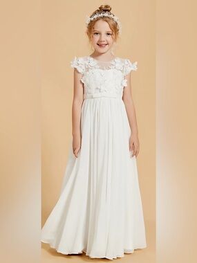 Charming White Kids Formal Dress with Lace Details